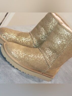 UGG Glitter Wedge Short Boot in Gold Metallic 
Never used